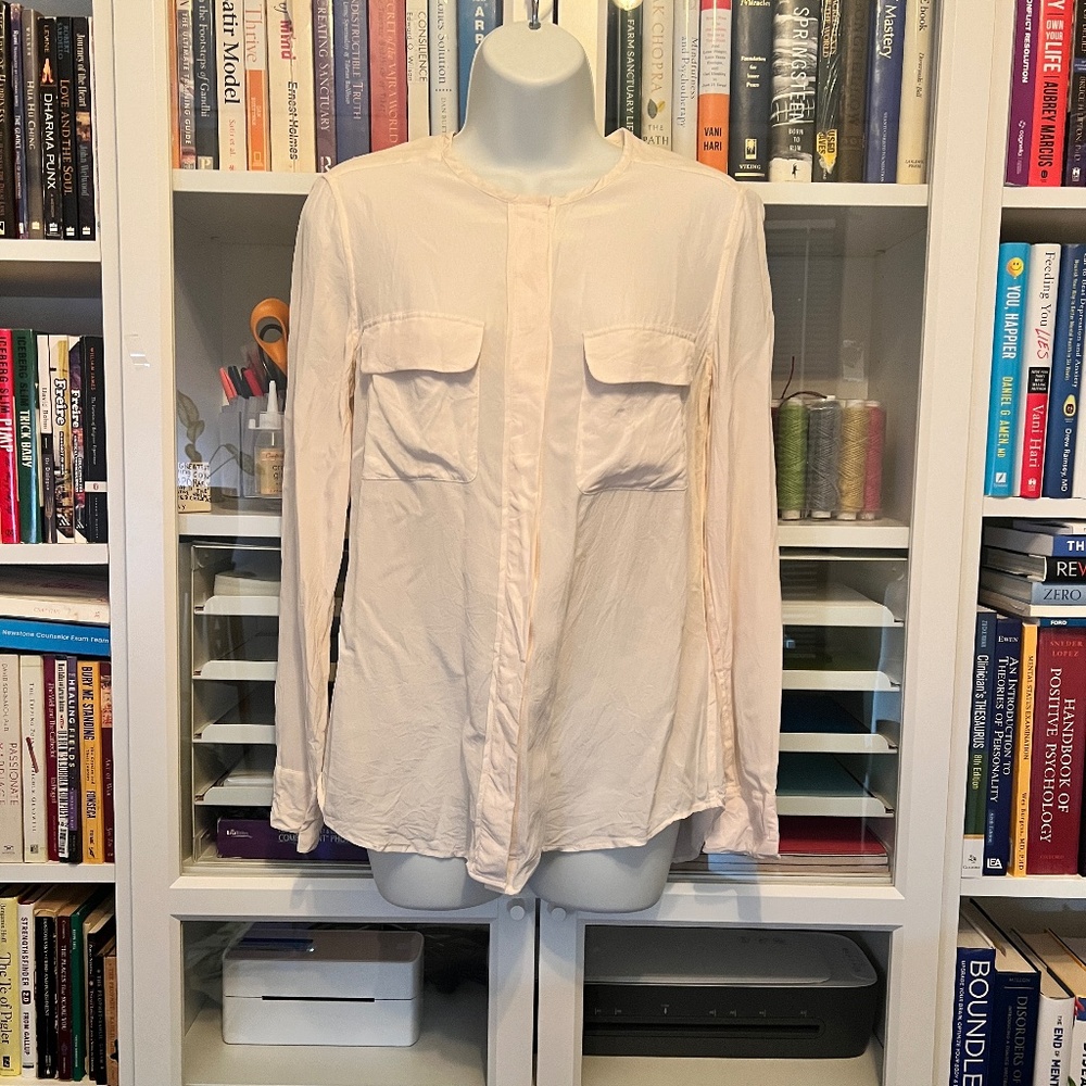 Equipment Femme Longlseeves Collarless Silk Blouse